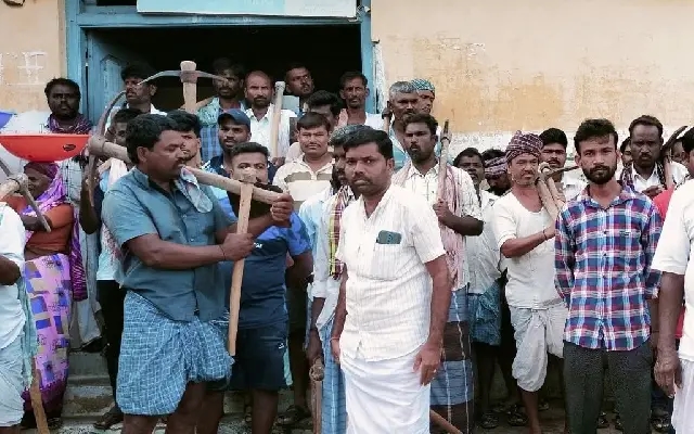 Villagers Protest Against Lack of MGNREGA Work in Gadag - News Karnataka