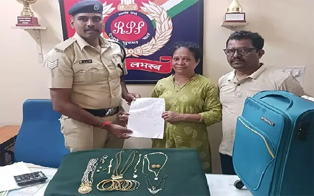 Honest Konkan Railway Staff Return Woman's Valuable Bag - News Karnataka