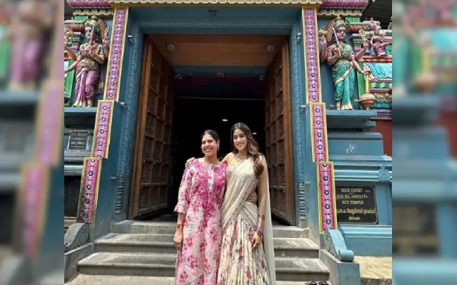 Janhvi Kapoor Visits Muppathamman Temple In Chennai - News Karnataka