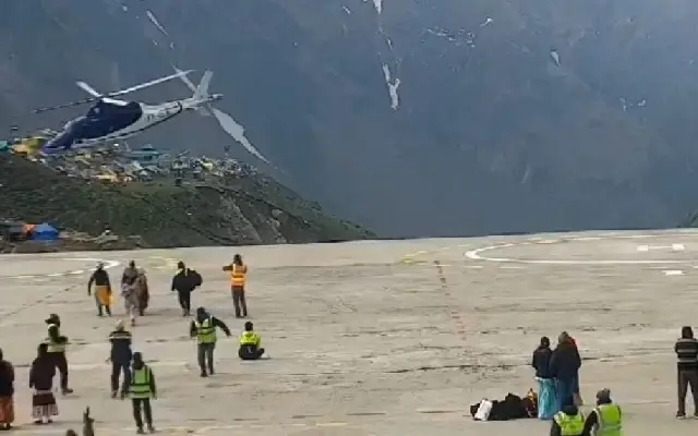 Watch the Video: Chopper Spins Mid-Air While Landing at Kedarnath Helipad - News Karnataka