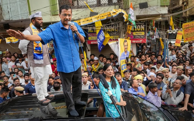 Sunita Kejriwal Hailed as "Jhansi Ki Rani" by Husband Arvind Kejriwal - News Karnataka