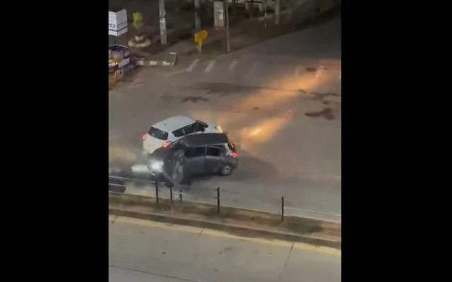 Caught on Camera: 6 Men Fight on Karnataka Road, Two Cars Involved - News Karnataka