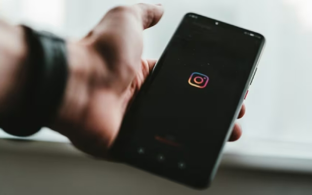 Instagram to Offer Users Early Access to Experimental Features: Report - News Karnataka