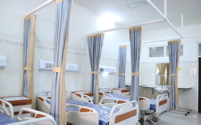 Food Poisoning from Biryani in Thrissur: 1 Dead, 178 Hospitalized - News Karnataka