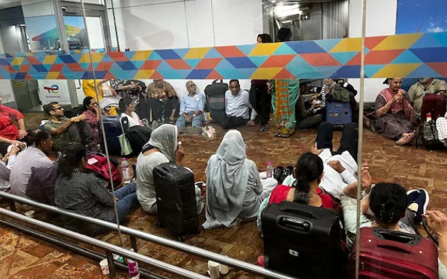 Long Delays Hit Air India Flights, Passengers Endure Airport Ordeal - News Karnataka