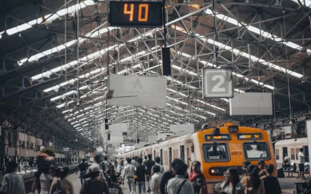 Mumbai Commutes Disrupted by 63-Hour Central Railway Mega Block - News Karnataka