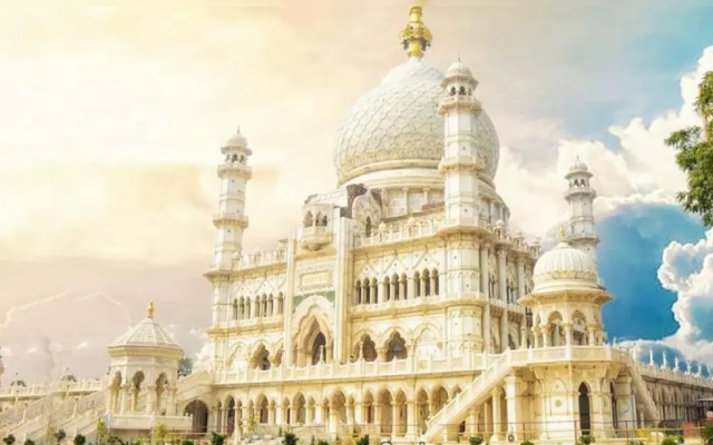 New White Marble Wonder Opens in Agra, Rivals Taj Mahal's Grandeur - News Karnataka