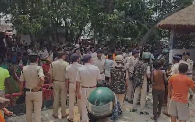 Bihar Man and Minor Wife Die in Custody; Mob Torches Police Station - News Karnataka