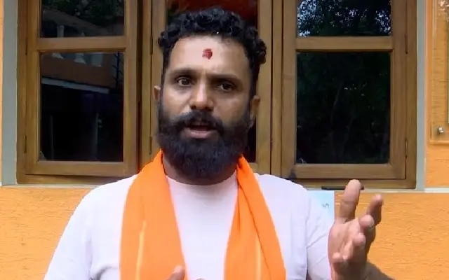 Mangaluru: Hindu Organisations File Complaint Over Namaz Offered on Road - News Karnataka