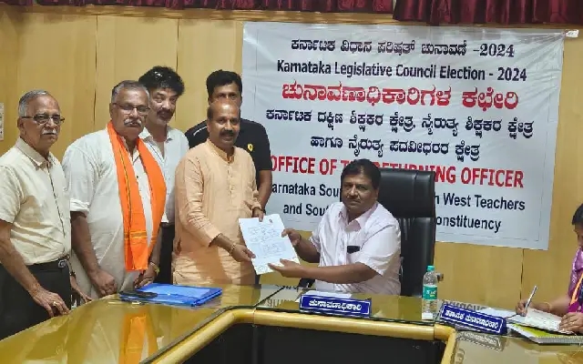 Raghupathi Bhat Files Nomination, Says Party May Expel Him - News Karnataka