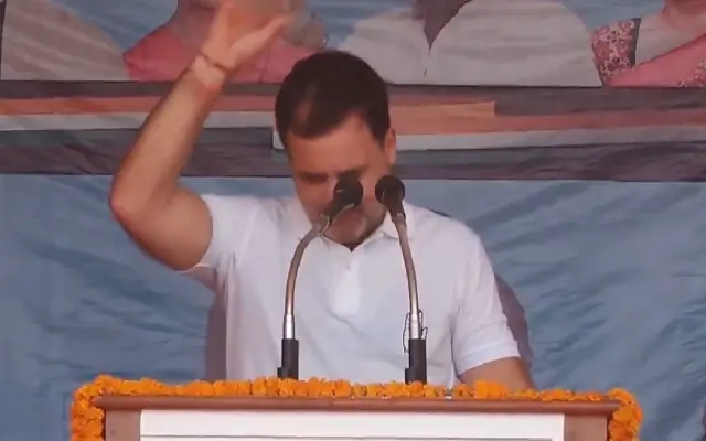 Watch the Video: Unable to Bear Heat, Rahul Gandhi Pours Water on His Head - News Karnataka