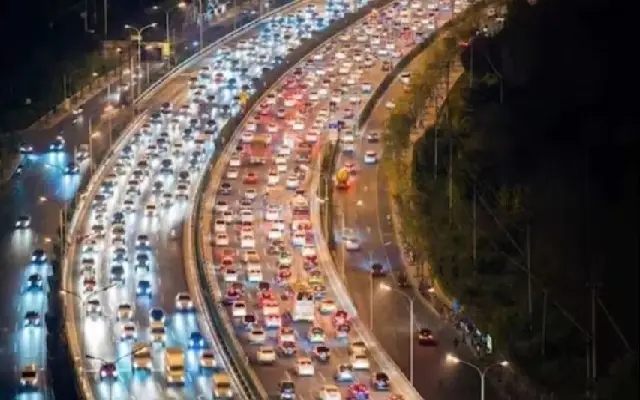 Rare Display of Traffic Discipline in Kerala Sparks Online Discussion - News Karnataka