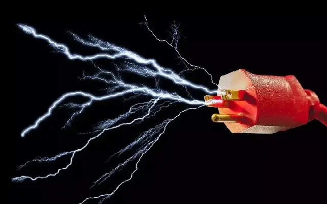 Tragic Electrocution: Man Dies After Contact with Fallen Electrical Wire - News Karnataka