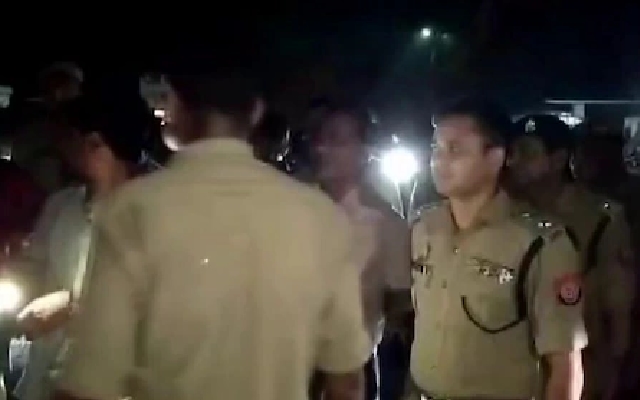 11 Dead, 10 Injured After Truck Hits Bus Carrying Devotees In UP - News Karnataka