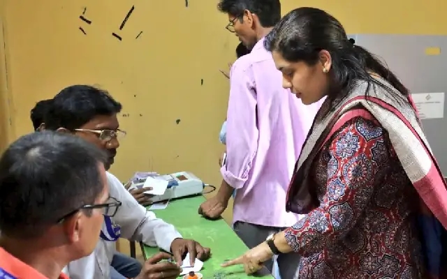 Election Commission Releases Detailed Lok Sabha Voting Data - News Karnataka
