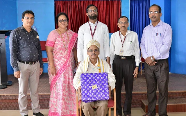 SPC Puttur bids Farewell to HoD Chemistry and Felicitates Achievers - News Karnataka