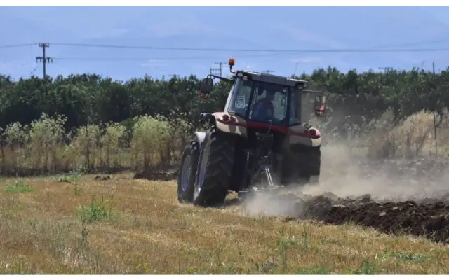 10-Year-Old Boy Dies in Tragic Tractor Accident in Kanakapura - News Karnataka