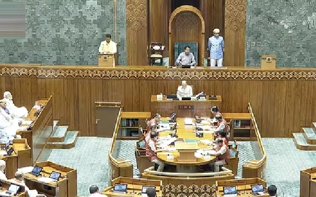 Oaths and protests: 18th Lok Sabha off to combative start - News Karnataka