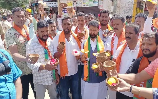 BJP Yuva Morcha Protests Fuel Price Hike with Unique Demonstration - News Karnataka