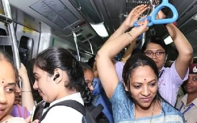 Women Demand Additional Reserved Coach in Bengaluru Metro - News Karnataka