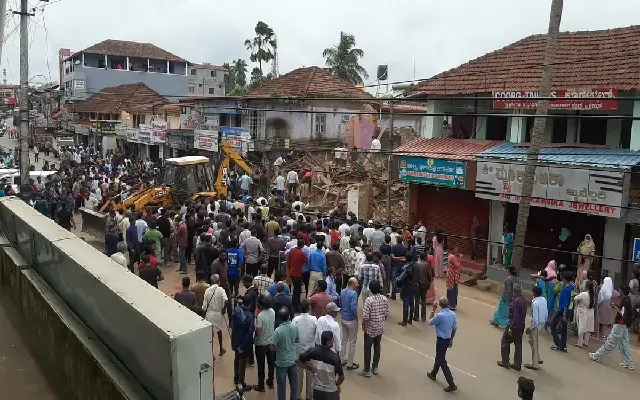 Building Collapse in Madikeri Leaves Five Injured - News Karnataka