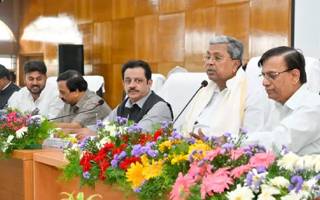 Hospete: Karnataka CM Suspend DDPI, BEO in the Middle of the Meeting - News Karnataka