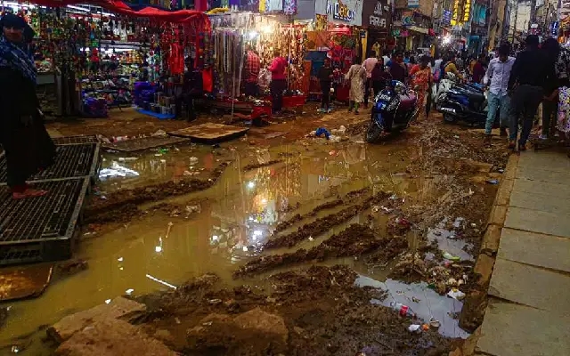 Civic Neglect on Ibrahim Sahib Street Disrupts Businesses and Residents - News Karnataka