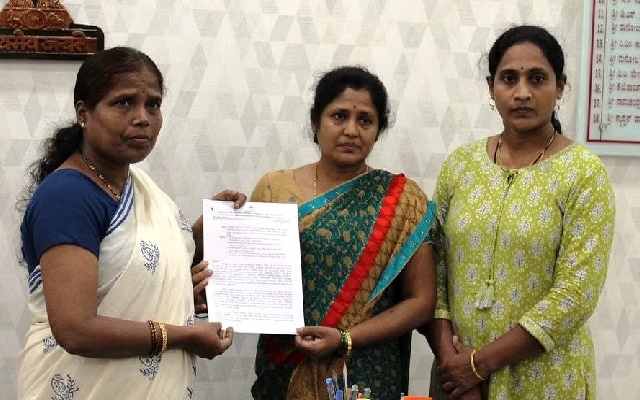 District Collector Janaki K.M. presented a compensation of ₹15 lakh - News Karnataka