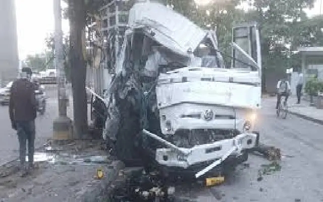 Vehicle Driver Injured in Self-Inflicted Accident on Outer Ring Road - News Karnataka