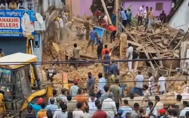 Hotel Building Collapse in Kodagu's Gonikoppa: Rescue Efforts Underway - News Karnataka