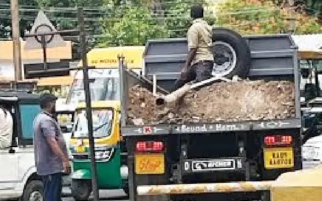 MCC Truck Violates Traffic Rules, Endangers Public Safety in Mysuru - News Karnataka