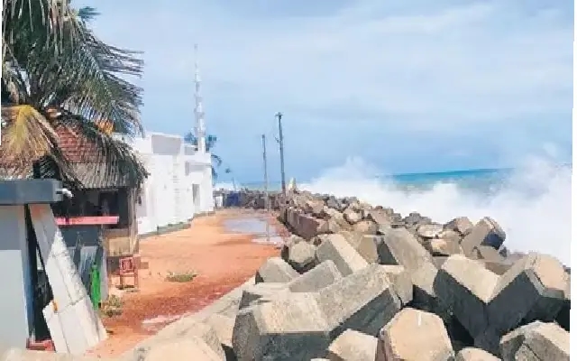 Mangaluru Residents Advised to Exercise Caution Amid Sea Erosion Threats - News Karnataka