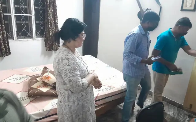 Gang of Eight Robs Civil Contractor's Home, Leaves Owner Injured - News Karnataka