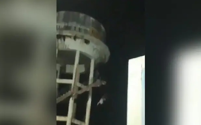 UP Man Climbs Water Tank, Two Injured During Rescue Attempt - News Karnataka