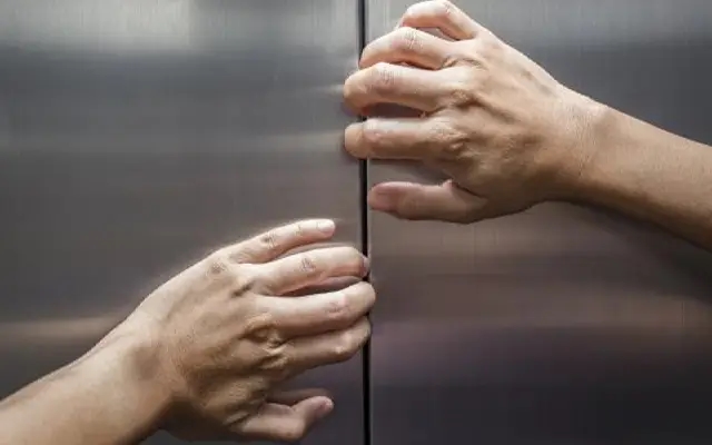 Power Outage Traps Four in Udupi Taluk Panchayat Elevator - News Karnataka