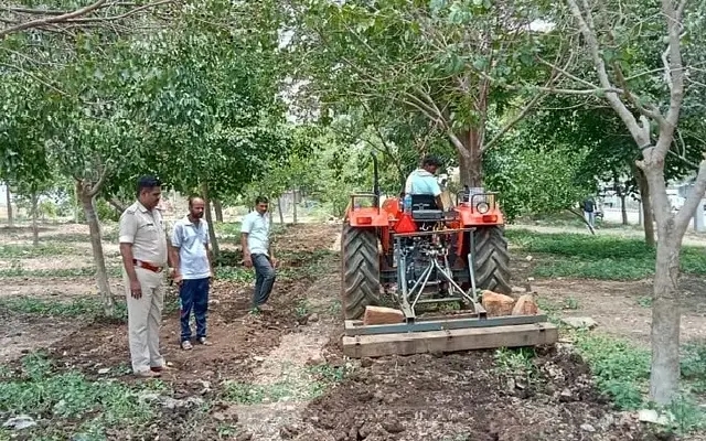 Ron Police Station PSI Combines Duty with Environmental Conservation - News Karnataka