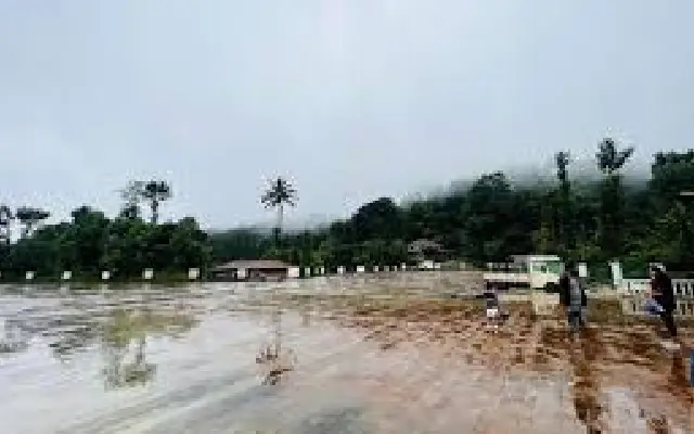 Heavy Rainfall Causes Flooding at Byndoor School, Urgent Action Needed - News Karnataka