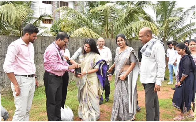 Sahyadri College's Unique Farewell: Planting Seeds for the Future - News Karnataka