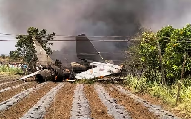 Air Force's Sukhoi fighter jet crashes in Maharashtra's Nashik - News Karnataka