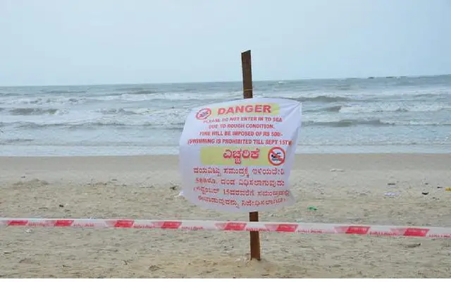 Tourists Ignore Safety Warnings at Malpe Beach Amid Heavy Rainfall - News Karnataka
