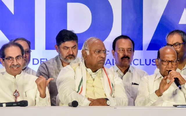 In Attack On Congress, Sharad Pawar Camp, BJP's Praise For Uddhav Thackeray - News Karnataka