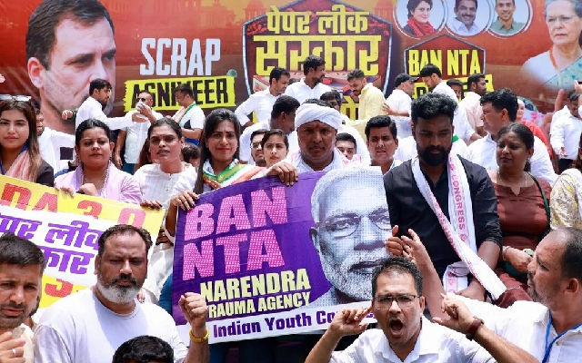 Youth Congress Protests Near Parliament Over NEET, Try To Remove Barricades - News Karnataka