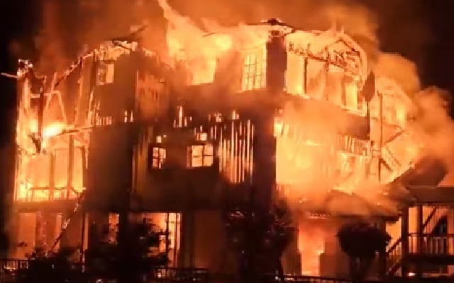 Fire at ‘Hollong Bungalow’ in Alipurduar, West Bengal; No Injuries Reported - News Karnataka
