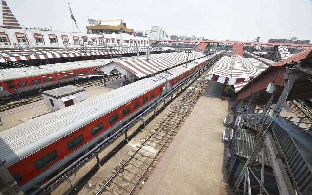 60-year-old man dies in Telangana as upper berth seat falls on him in train - News Karnataka