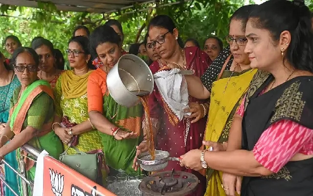 BJP Mahila Morcha Protests Milk Price Hike in Mangaluru - News Karnataka
