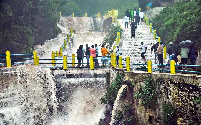 Alarming Trend of Thrill-Seeking Tourism in Chikkamagaluru - News Karnataka