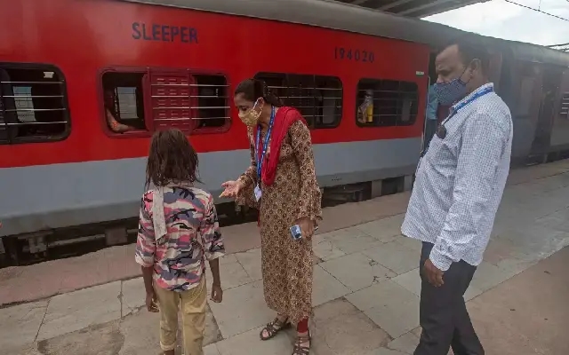 Railway Staff Rescue Four Runaway Boys in Puttur - News Karnataka
