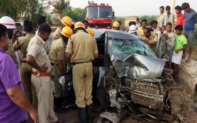 Fatal Car Accident Claims Lives of Ballari Couple - News Karnataka