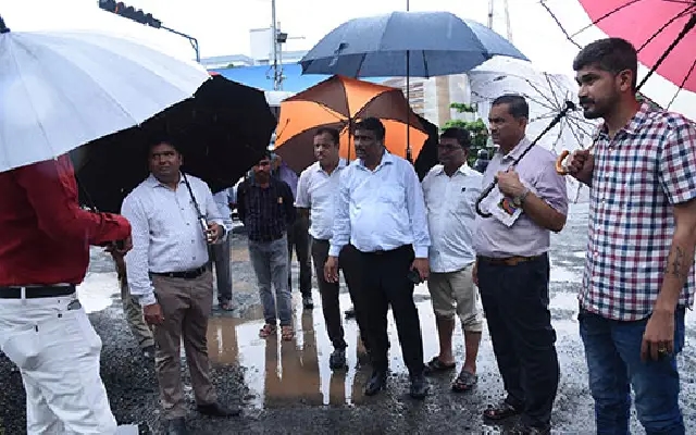 Deputy Commissioner Inspects Dilapidated Roads at Nanthoor and KPT Junction - News Karnataka