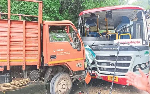Collision Between KSRTC Bus and Lorry Near Barchinahalli Causes Minor Injuries - News Karnataka